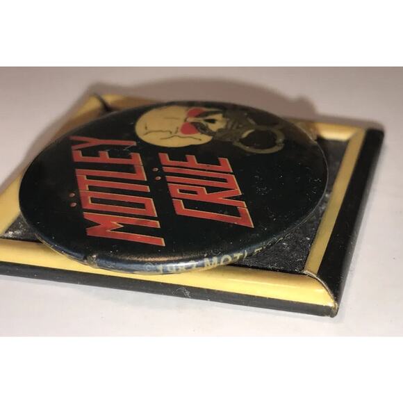 MOTLEY CRUE VINTAGE 1983 TOO FAST & SHOUT at the DEVIL ERA BUTTON SET. Real Pins - Picture 7 of 8